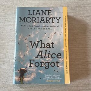 WHAT ALICE FORGOT Paperback Novel by Liane Moriarty